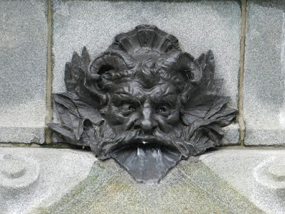 Mascaron on the Maisonneuve Monument in Place d’Armes, Montreal. Photograph from http://cocoduc.blogspot.co.uk/2013/08/bienvenue.html
