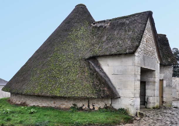 The first royal ice house was built at Versailles in 1664. This photograph shows the ice house by the Petit Trianon as it stands today. © Château de Versailles and Wikimédia France.