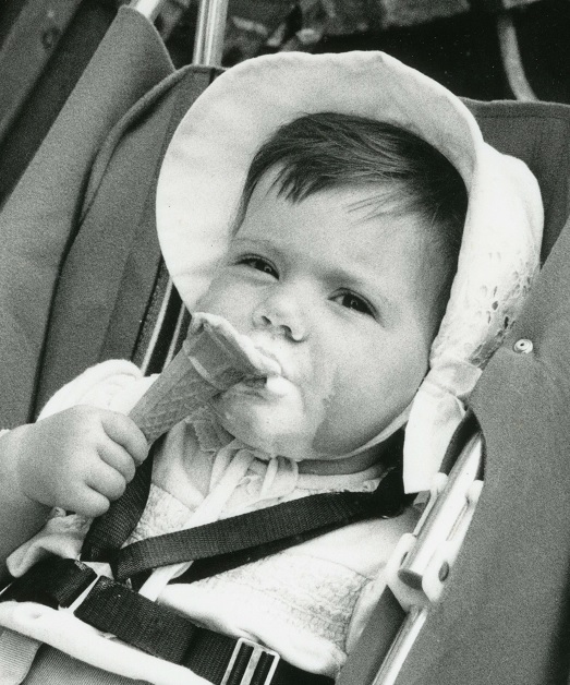 ‘Cooling Off’, photograph, John Heywood, 1982 (V&A B.146-2013) © Victoria and Albert Museum, London