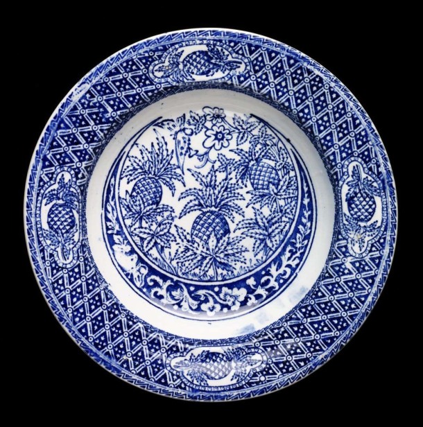 Plate with pineapple pattern