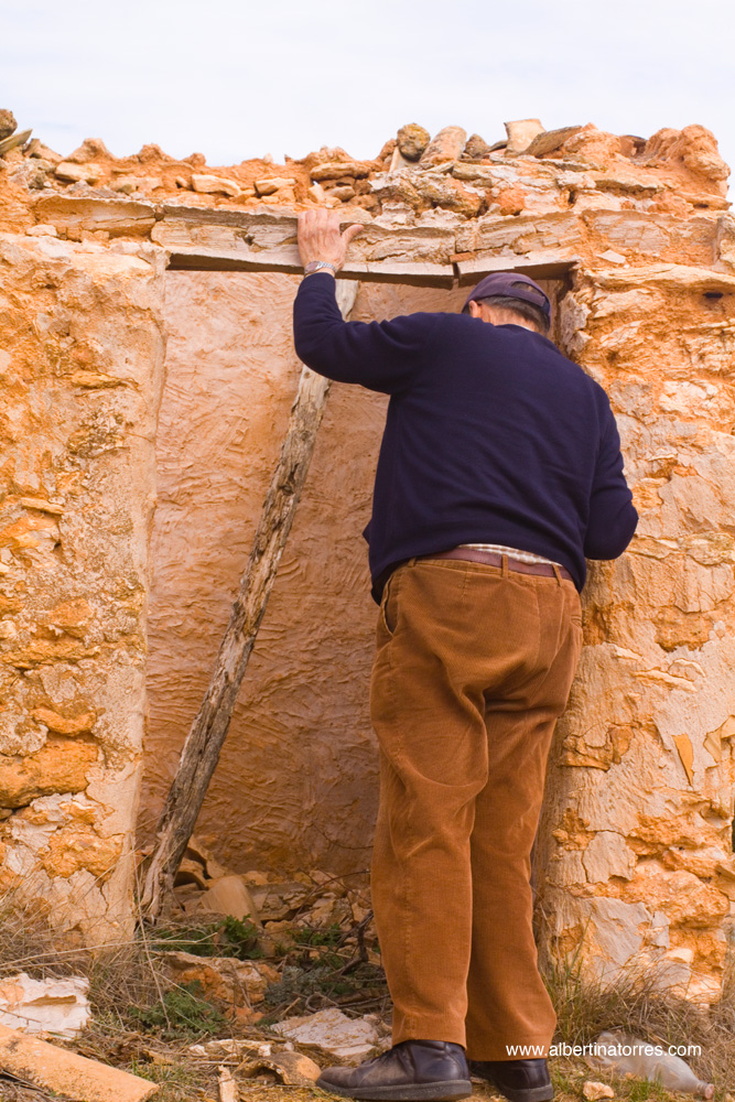 Mi padre asomándose