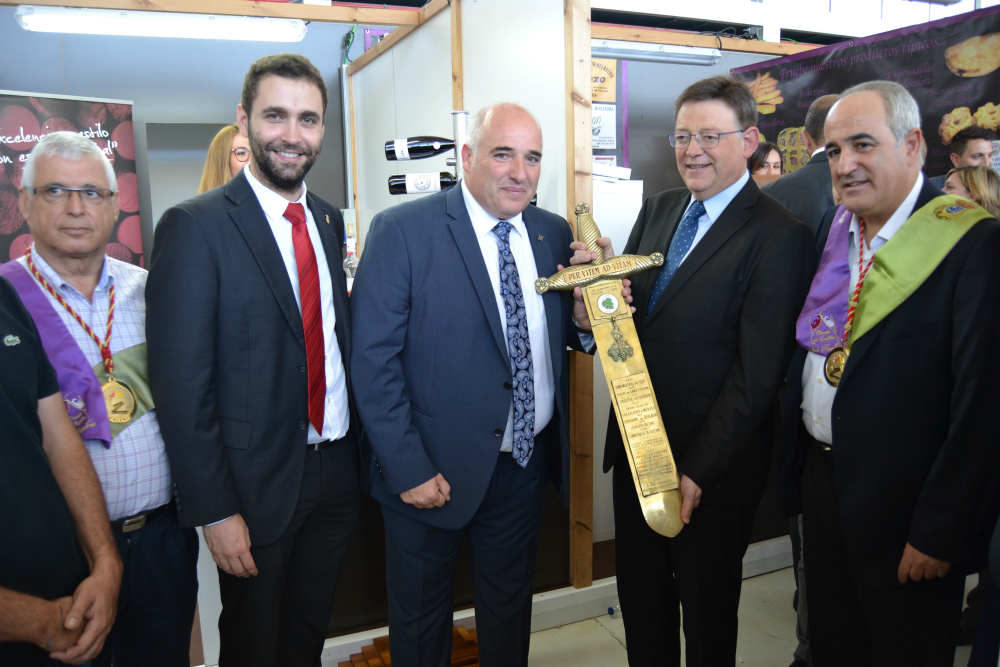 Inauguración Ferevin con la espada Claive