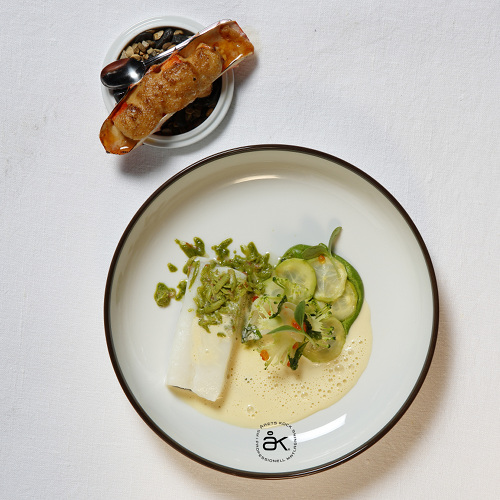 En av två tävlingsrätter som gav Jimmi Eriksson vinsten. Noribakad hälleflundra och gratinerad kungskrabba serveras med broccoli, soja och mandel. Foto: Per Erik Berglund