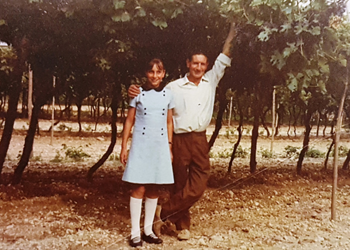 Marilisa Allegrini som idag driver Allegrinis verksamhet med sin bror Franco. Här tillsammans med sin pappa Giovanni Allegrini som grundade familjeföretaget.