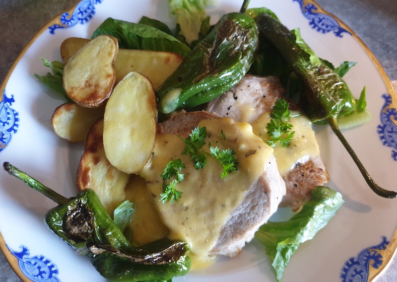 Rött vin till kotlett med pimiento de padrons och rostad potatis
