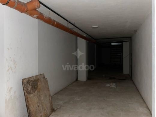 Shop for Rent in Assi Building, Sarba