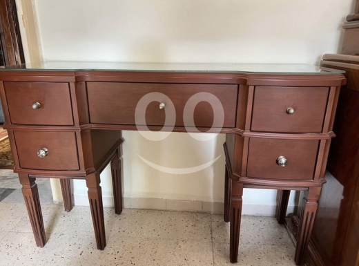 طاولة خشبية أنيقة لغرفة النوم مع أدراج للبيع | Elegant Wooden Bedroom Table with Drawers for Sale