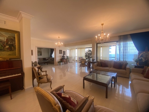 Beautiful Apartment with 360° Sea View For Sale in Manara