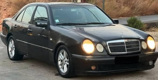 1998 Mercedes E320 with 3.2L V6 Engine and Automatic Transmission