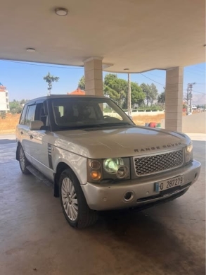 Range Rover Vogue 2004 model available in Zahleh