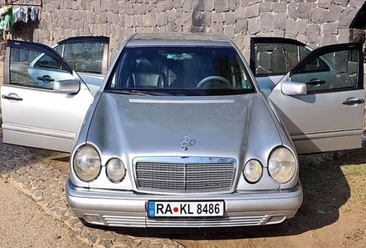 1996 Mercedes-Benz E320 with original leather interior