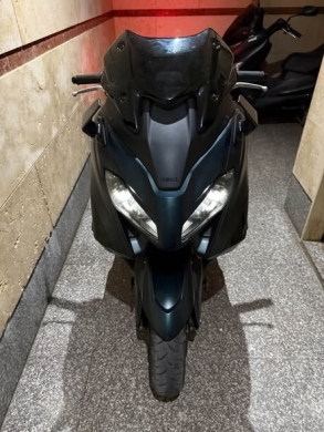 Super clean 2023 Yamaha Tmax 560 with full Yoshimura system