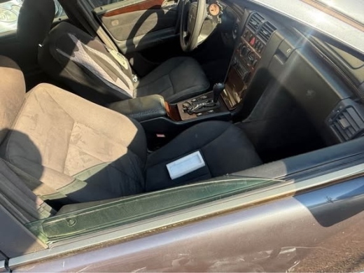 1996 Mercedes E 320 in good mechanical condition — 3