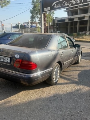 1996 Mercedes E 320 in good mechanical condition — 4