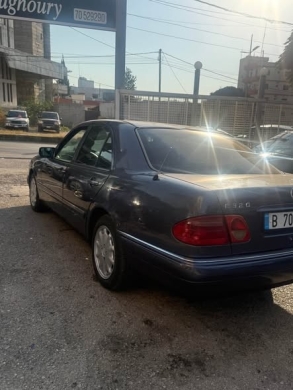 1996 Mercedes E 320 in good mechanical condition — 5