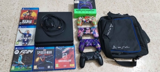 PlayStation 4 console with 5 games and 5 controllers