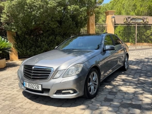 2010 Mercedes E250 Fully Loaded with Panoramic Roof