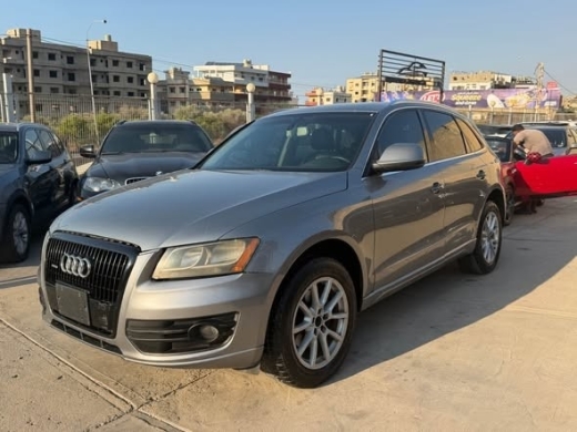 2009 Audi Q5 V6 Fully Loaded with Panoramic Roof