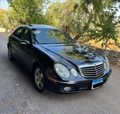 2003 Mercedes E320 in excellent condition with no accidents — 3