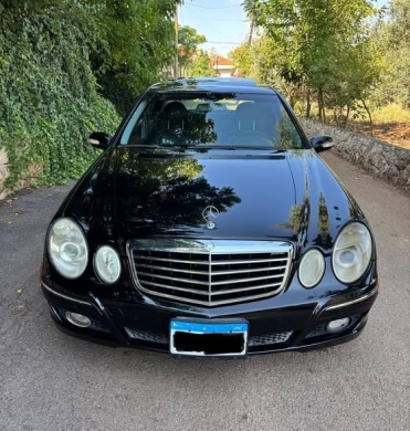 2003 Mercedes E320 in excellent condition with no accidents