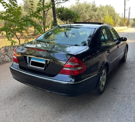 2003 Mercedes E320 in excellent condition with no accidents — 4