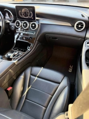 2016 Mercedes-Benz GLC Clean with Car Fax — 2
