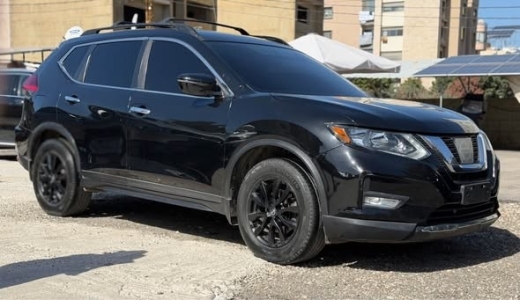 2017 Nissan Rogue SV with Black Interior and Top Features