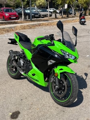 2023 Kawasaki Ninja 400 with 11k km and full service history