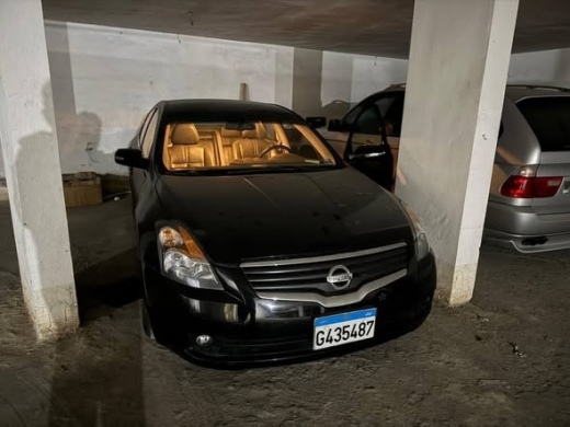 2009 Nissan Altima with Leather Interior and Bose Sound System