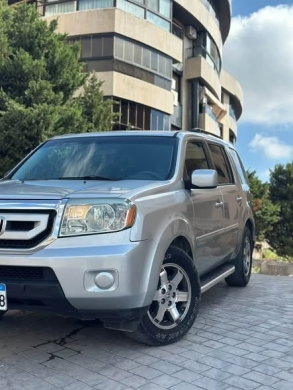 2010 Honda Pilot with 7 seats and 160000 miles