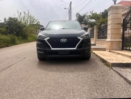 2019 Hyundai Tucson AWD with low mileage and full options
