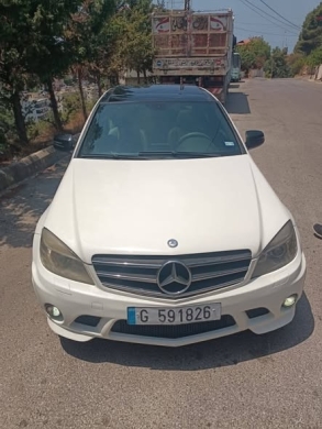 2008 Mercedes C350 with panoramic roof and large screen