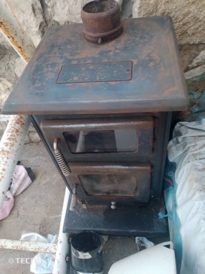 Used Single Burner Wood Stove Needs Cleaning