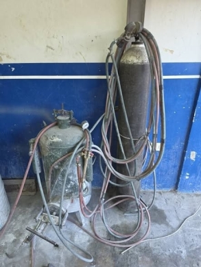 Complete car welding set and old English trolley in Zahleh