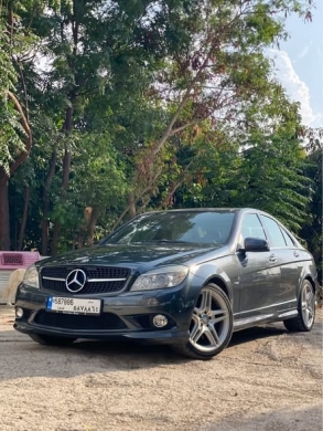 2009 Mercedes C350 AMG with Panoramic Sunroof and Leather Seats
