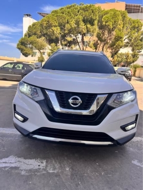 2017 Nissan Rogue SV 4x4 with Low Mileage in Tripoli
