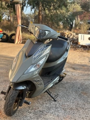 Peugeot 2025 with 1700km, no scratches, nylon covered