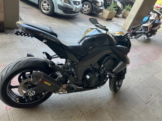 Kawasaki Z1000 2013 with 32000 km and Akrapovic exhaust