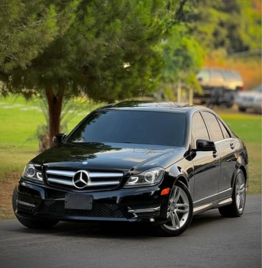 2014 Mercedes C250 with Big Screen and Camera