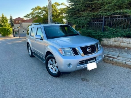 2012 Nissan Pathfinder SE 4x4 7 Seater with New Tires and Insurance