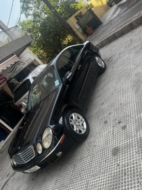2004 Mercedes-Benz E320 with original engine and AC — 3