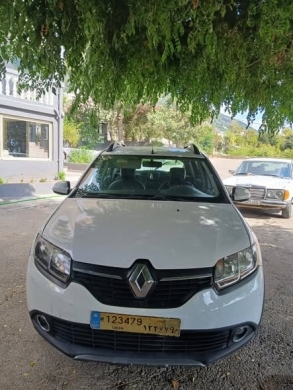Renault Sandero Stepway 2016 with 1.6L Engine and Automatic Transmission