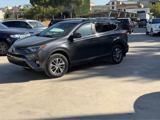 2018 Toyota RAV4 XLE Hybrid with Sunroof and Push Start