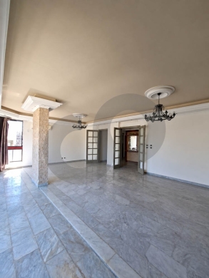 last floor/well maintained building/open view/ras beirut, caracas/رأس بيروت/REF#MC140680