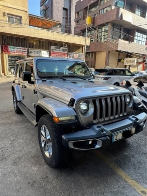2018 Jeep Wrangler Sahara with 3.6L V6 and 4x4