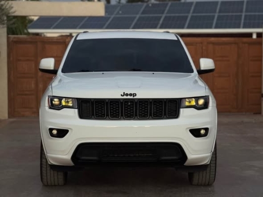 2018 Jeep Grand Cherokee Altitude 4x4 with Leather Interior