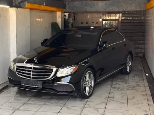 2017 Mercedes-Benz E300 with Clean Carfax