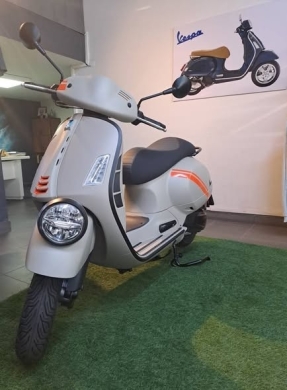 2025 Italian Vespa 310 cc GTV with 700 km