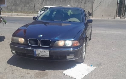 1997 BMW 528 E39 with clean engine and new oil filter