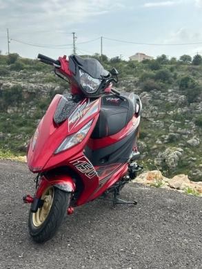 Super Clean 2025 Motorcycle with 8600km